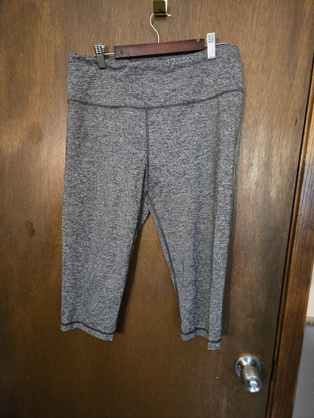 Heather Gray Performance Capri Leggings Victoria Secret Sport Large